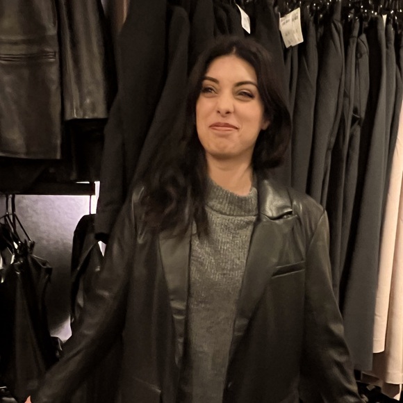 Meet your Posher, Chloe - Picture 1 of 1